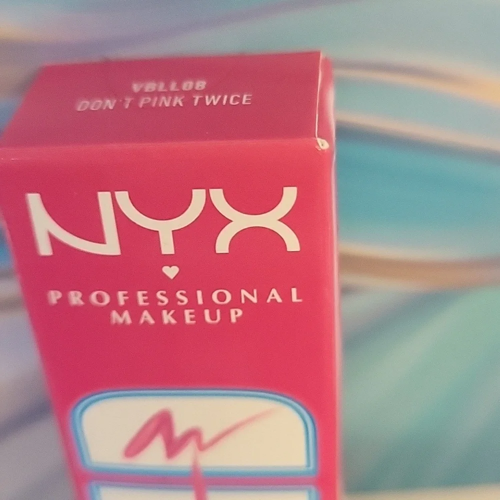 NYX Vivid Brights Matte Liquid Eyeliner - Dont Pink Twice